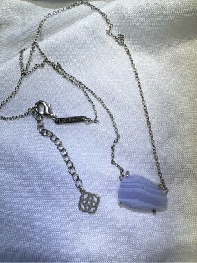 KENDRA SCOTT Isla Pendant Necklace in Blue Lace Agate